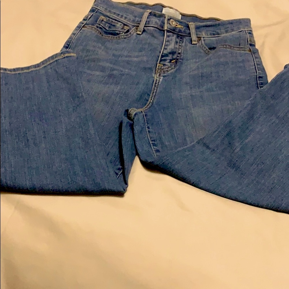 Levi’s crop jeans in a light wash, size 4